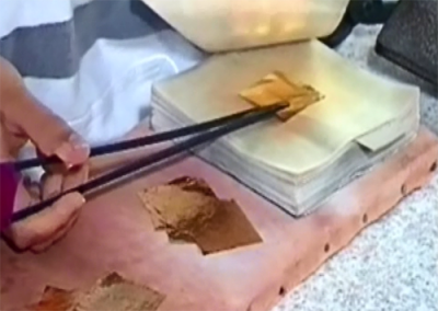 Gold leaf being transferred for further beating